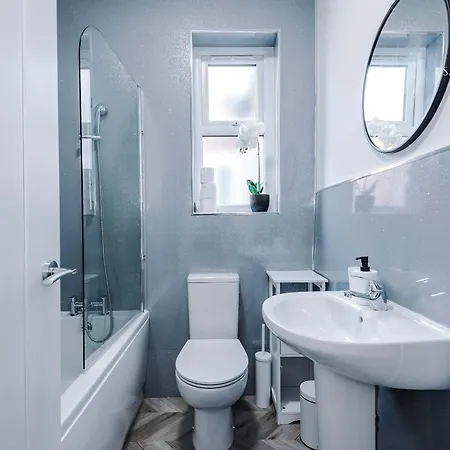 Luxury 4br Retreat - Ao Arena & Quiet Salford Spot Holiday home *
