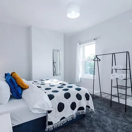 Luxury 4br Retreat - Ao Arena & Quiet Salford Spot Holiday home Manchester