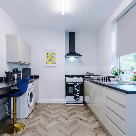 Holiday home Luxury 4br Retreat - Ao Arena & Quiet Salford Spot *
