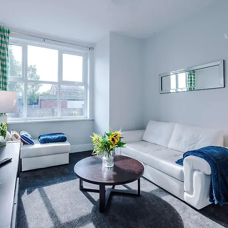Stylish 4bedroom - Salford - Sleeps 9 - Contractors & Groups - Parking Manchester