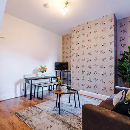 Contractor Hub - Luxury 4bed - Long - Sleep 7 بيت للعطل