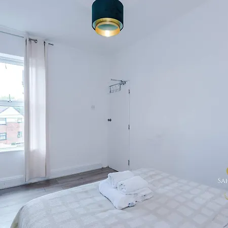 Contractor Hub - Luxury 4bed - Long - Sleep 7 מנצ'סטר
