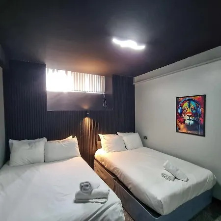 Sleeps 14 Hidden Gem By Superhost * Manchester