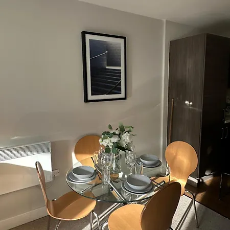 Modern 2 Bd - Central Mcr - Terrace - Parking