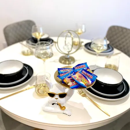 Luxe 2 Bed - Water View And Parking شقة