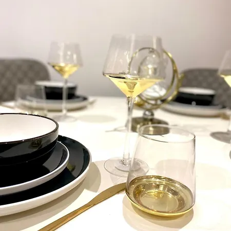 Luxe 2 Bed - Water View And Parking דירה מנצ'סטר