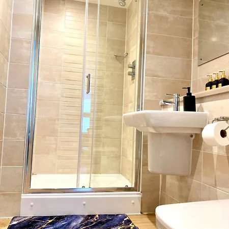 Luxe 2 Bed - Water View And Parking דירה מנצ'סטר