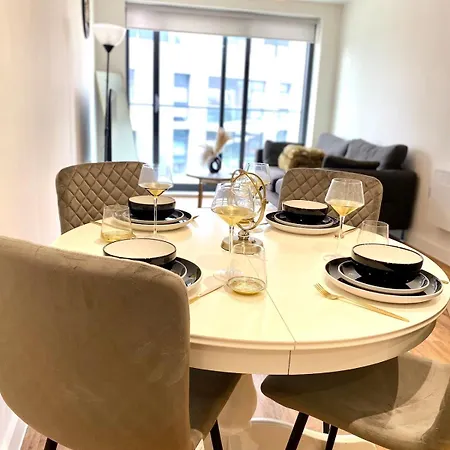 Luxe 2 Bed - Water View And Parking דירה