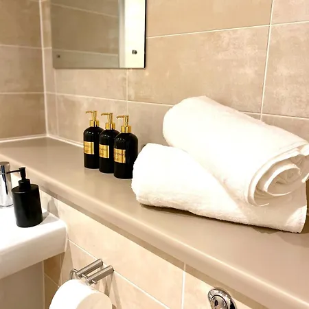 Luxe 2 Bed - Water View And Parking דירה *