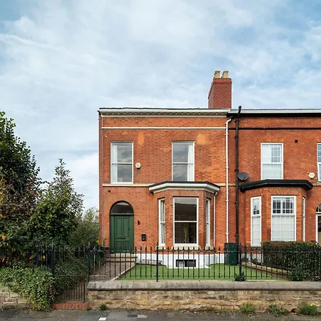 Semesterbostad 6-bedroom, 6-bathroom Contractor Manchester