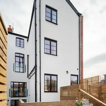 6-bedroom, 6-bathroom Contractor Manchester