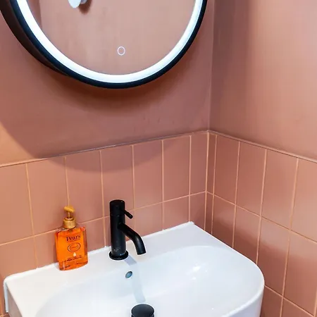 6-bedroom, 6-bathroom Contractor *