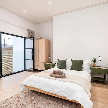 6-bedroom, 6-bathroom Contractor Semesterbostad