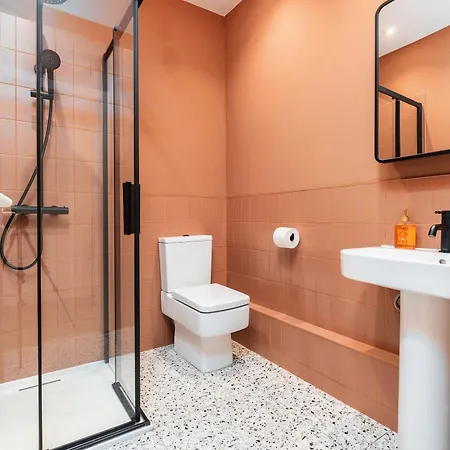 Semesterbostad 6-bedroom, 6-bathroom Contractor *