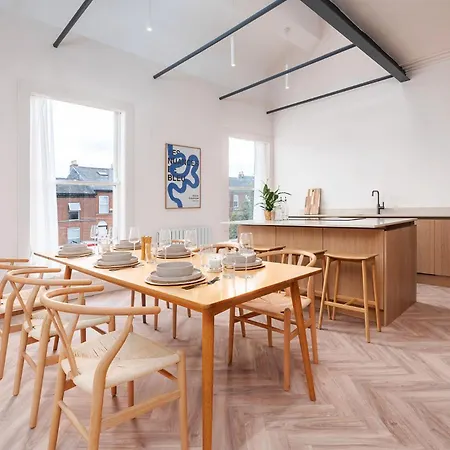 Feriehus 6-bedroom, 6-bathroom Contractor Manchester