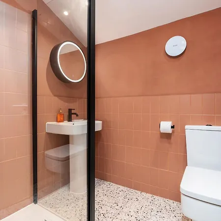 Feriehus 6-bedroom, 6-bathroom Contractor *