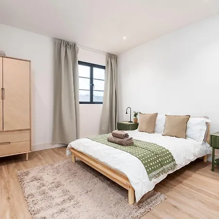 6-bedroom, 6-bathroom Contractor * Manchester