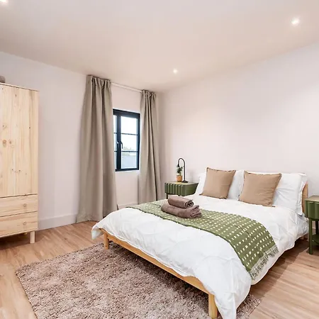 6-bedroom, 6-bathroom Contractor