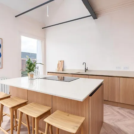 Feriehus 6-bedroom, 6-bathroom Contractor *