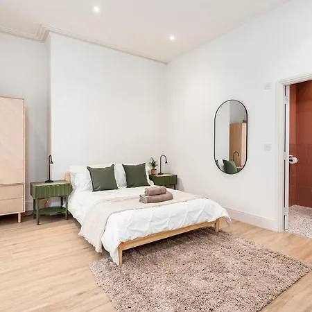 6-bedroom, 6-bathroom Contractor *