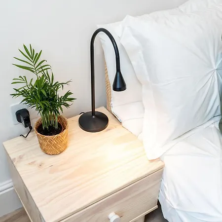 6-bedroom, 6-bathroom Contractor * Manchester