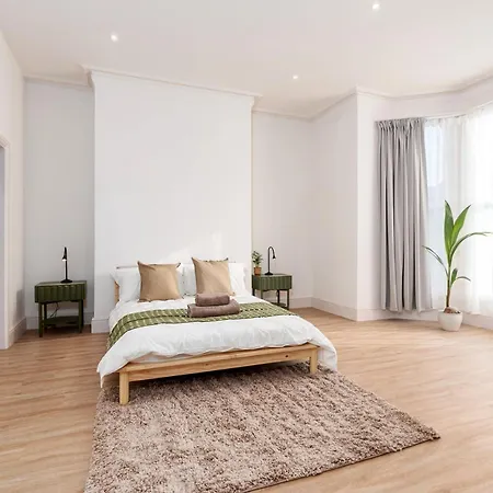 6-bedroom, 6-bathroom Contractor Feriehus