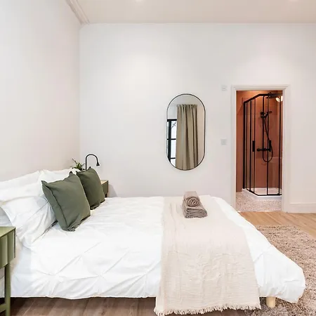 Semesterbostad 6-bedroom, 6-bathroom Contractor