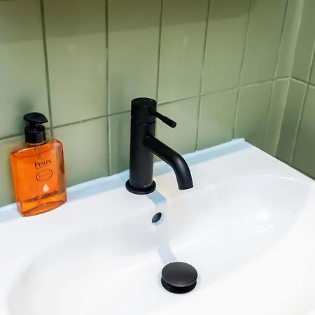 6-bedroom, 6-bathroom Contractor *