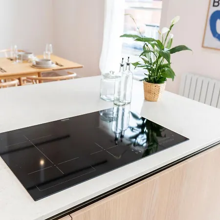 6-bedroom, 6-bathroom Contractor * Manchester