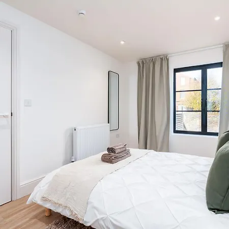 6-bedroom, 6-bathroom Contractor Prázdninový dům Manchester