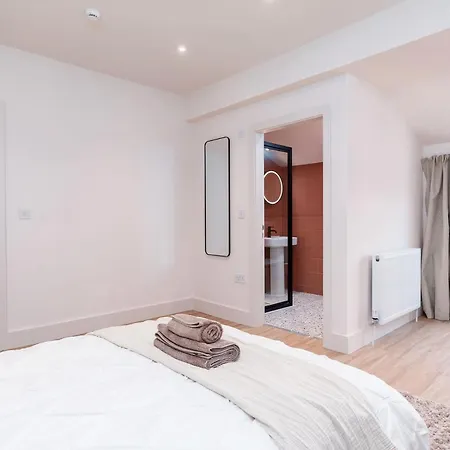 Feriehus 6-bedroom, 6-bathroom Contractor Manchester