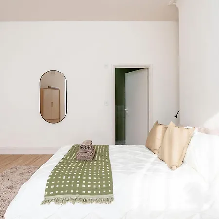 6-bedroom, 6-bathroom Contractor