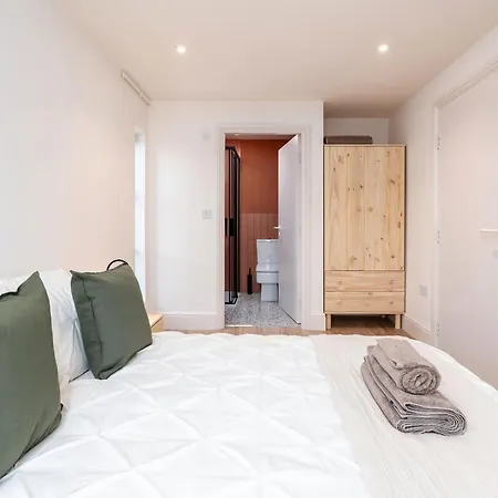 6-bedroom, 6-bathroom Contractor * Manchester