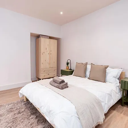 6-bedroom, 6-bathroom Contractor