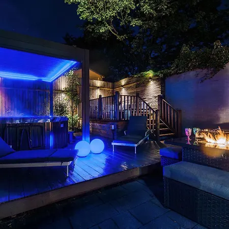 Stunning Luxury By 53 Degrees Property, Great For Groups With Hot Tub And Firepit! Hébergement de vacances Manchester