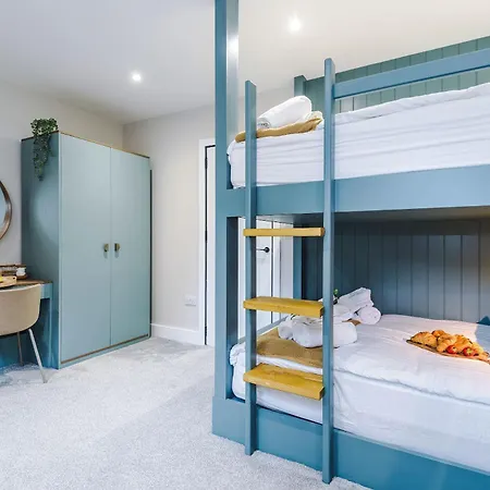 Stunning Luxury By 53 Degrees Property, Great For Groups With Hot Tub And Firepit! * Manchester