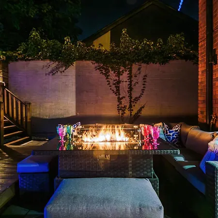 Stunning Luxury By 53 Degrees Property, Great For Groups With Hot Tub And Firepit! Hébergement de vacances Manchester