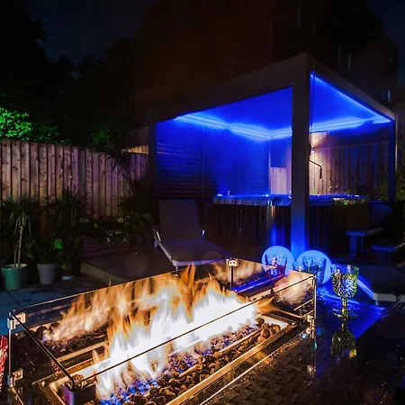 Stunning Luxury By 53 Degrees Property, Great For Groups With Hot Tub And Firepit! * Manchester