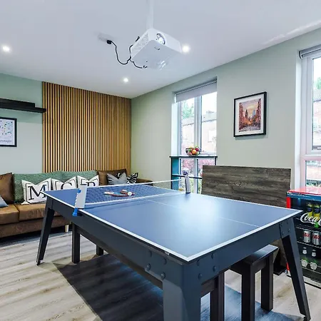 Stunning Luxury By 53 Degrees Property, Great For Groups With Hot Tub And Firepit! Manchester