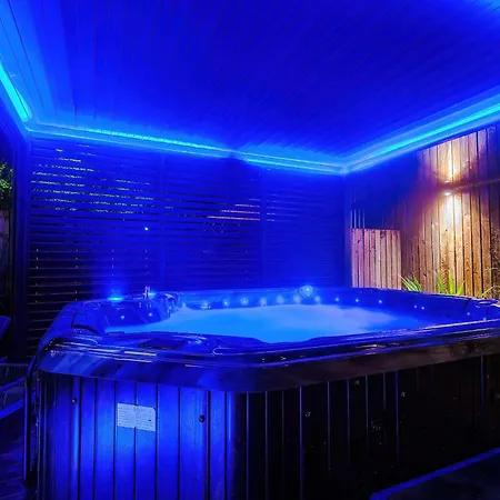 Stunning Luxury By 53 Degrees Property, Great For Groups With Hot Tub And Firepit! Hébergement de vacances Manchester