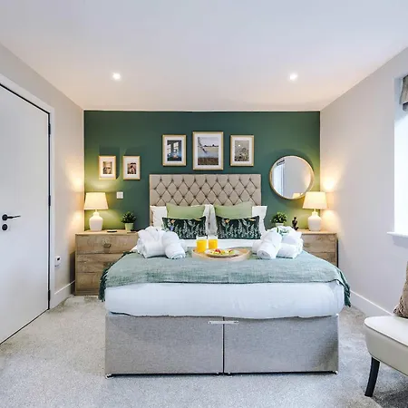 Stunning Luxury By 53 Degrees Property, Great For Groups With Hot Tub And Firepit! Manchester