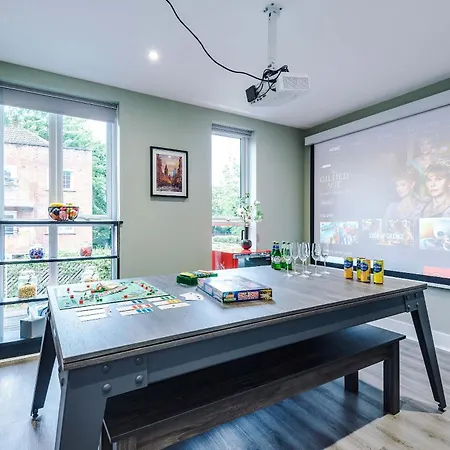 Stunning Luxury By 53 Degrees Property, Great For Groups With Hot Tub And Firepit! Hébergement de vacances Manchester