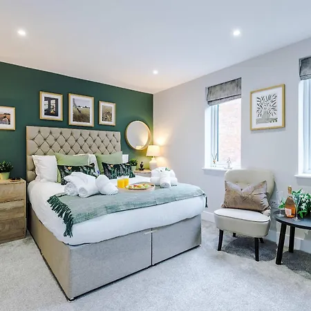 Stunning Luxury By 53 Degrees Property, Great For Groups With Hot Tub And Firepit! Manchester