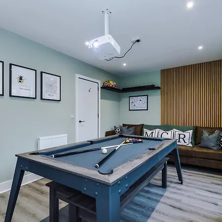 Stunning Luxury By 53 Degrees Property, Great For Groups With Hot Tub And Firepit! Prázdninový dům Manchester