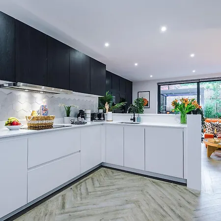 Stunning Luxury By 53 Degrees Property, Great For Groups With Hot Tub And Firepit! * Manchester