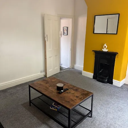 Cozy Retreat With 2 Bedrooms מנצ'סטר