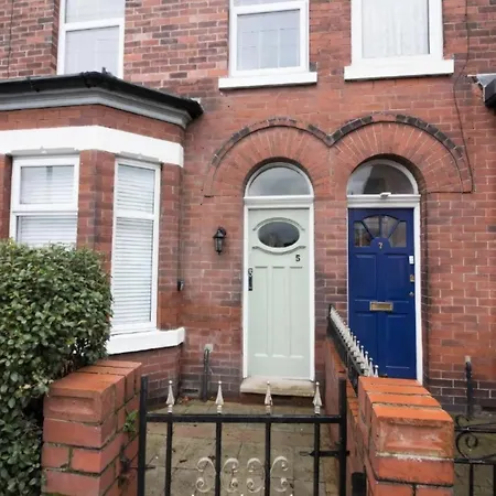 In Eccles Salford בית נופש *