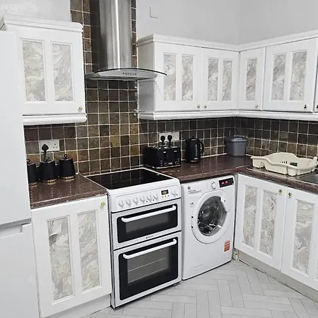 Full In Moss Bank Near Cheetham Hill Semesterbostad *