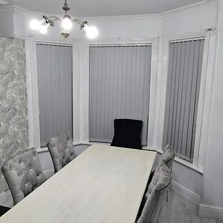 Full In Moss Bank Near Cheetham Hill Manchester
