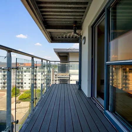 Pass The Keys Modern 2 Bed Centre Parking Apartment *